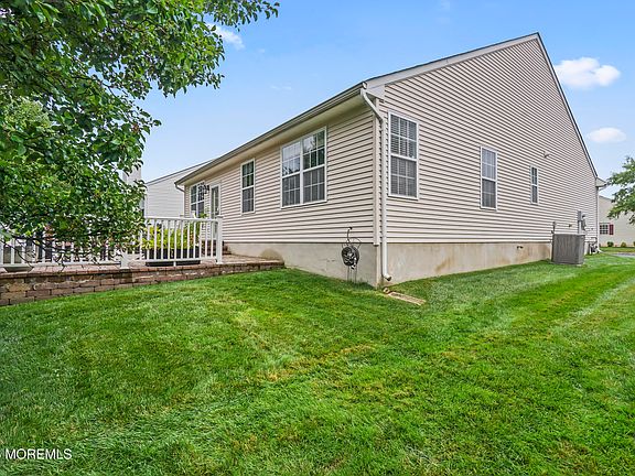 5th image of 12 Silver Maple Lane