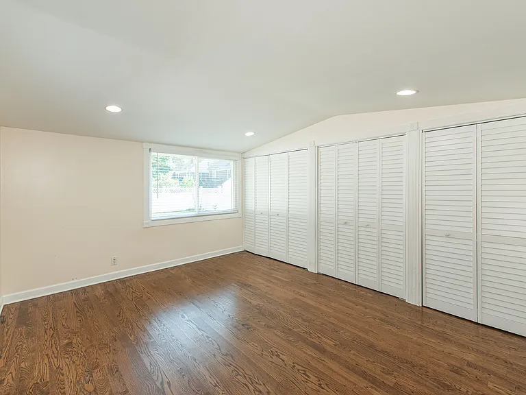 42 W Spring Valley Ave — Photo 16