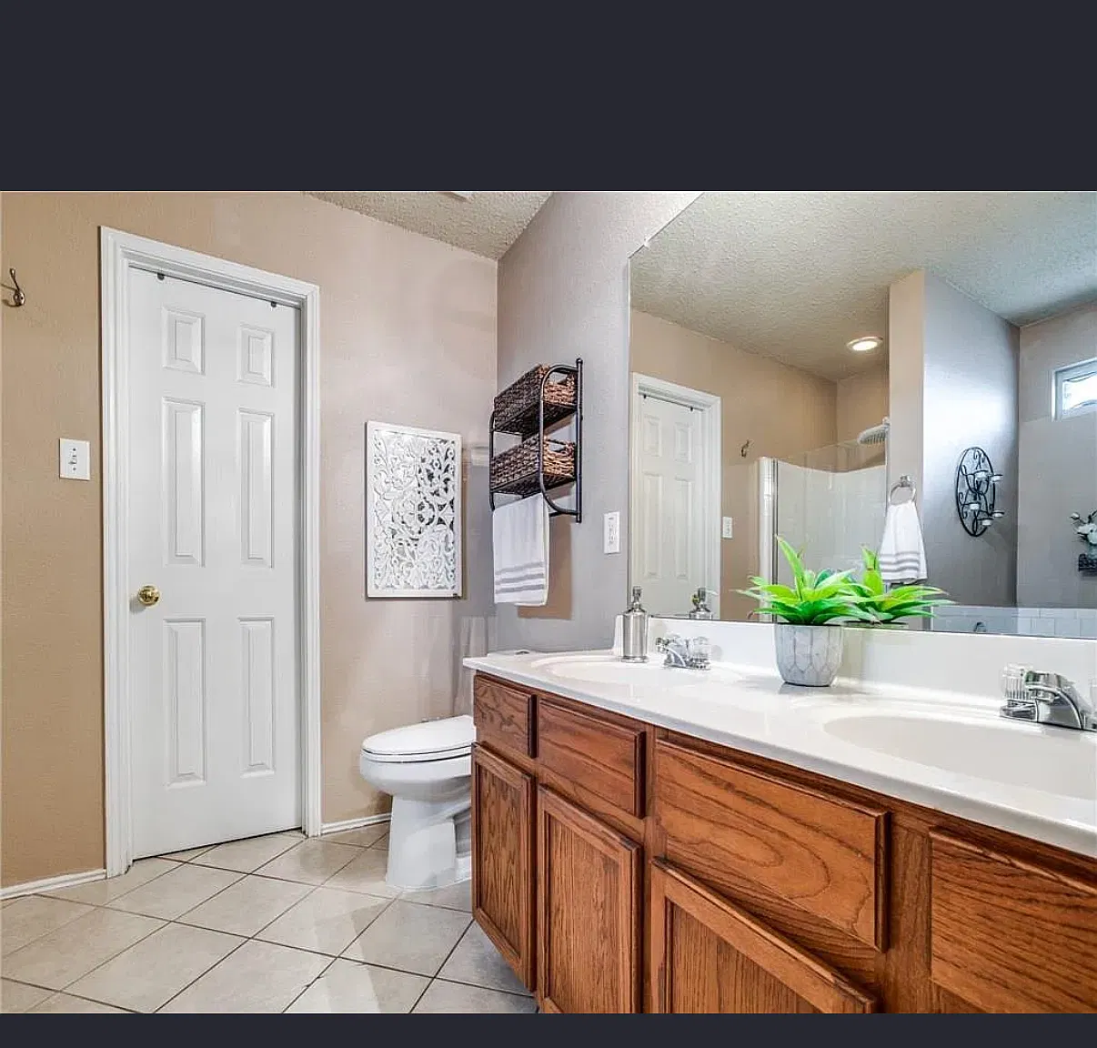 4 bed, 2517 sqft, $2,300 — Photo 2