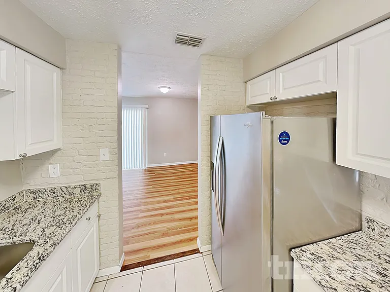2704 Manor Hill Dr — Photo 7