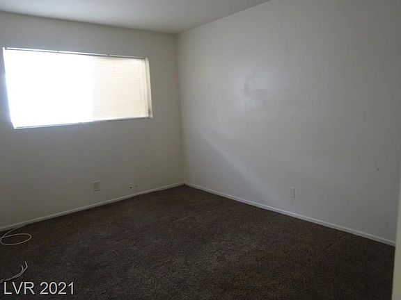 5th image of 2022 Castleberry Ln APT B