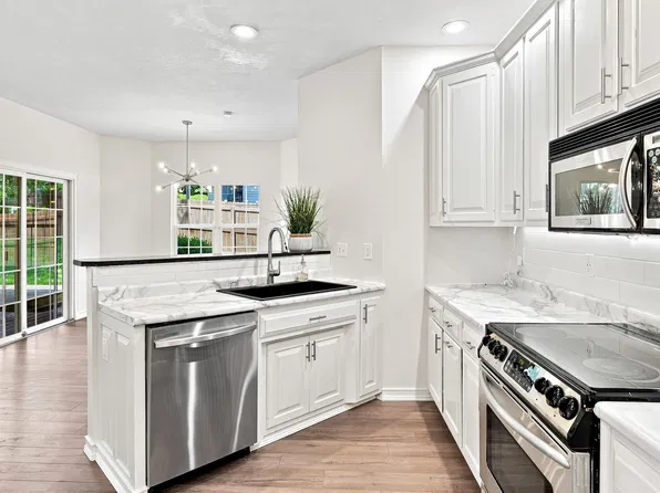 4092 Weston Dr, Columbia, MO 65203