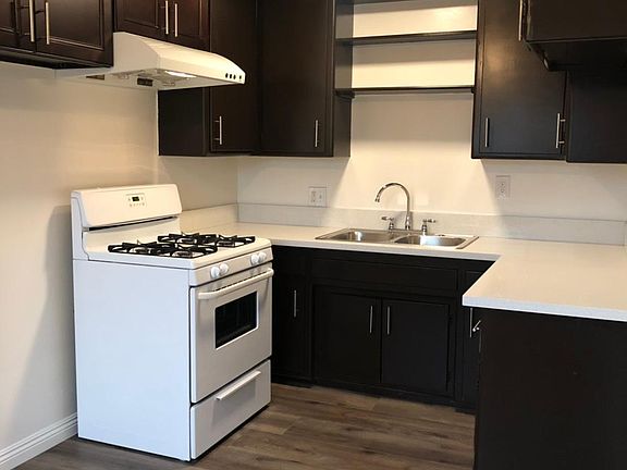 3rd image of 5929 Primrose Ave