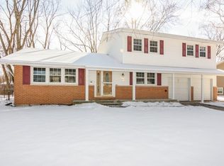 911 E Schirra Dr, Palatine, IL 60074