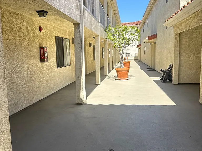 Summerland — Photo 10