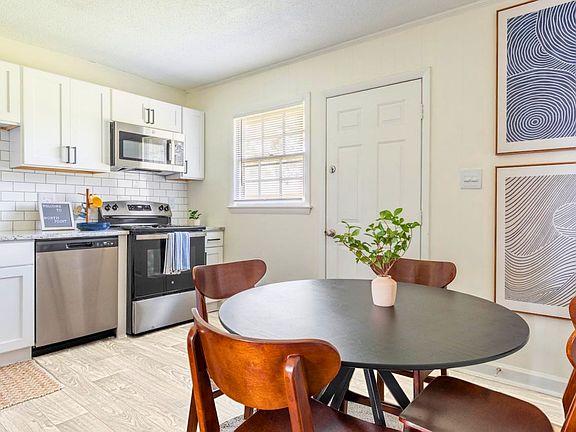 Newly Renovated 2 bed 1.5 bath-Villas at North Point and South Point Apartments