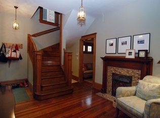 1323 W Byron St, Chicago, IL 60613