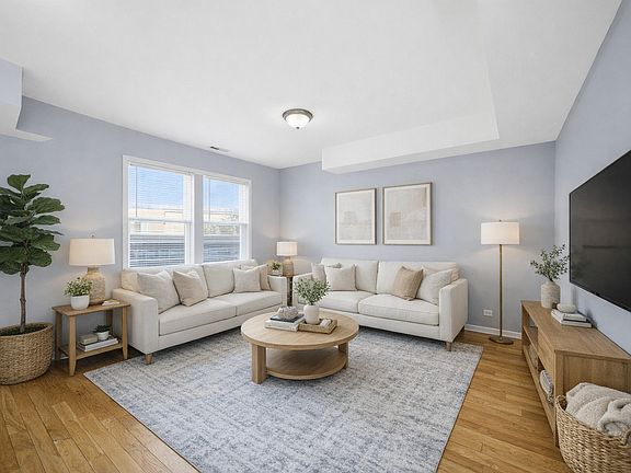 3rd image of 4752 N Albany Ave Unit 3