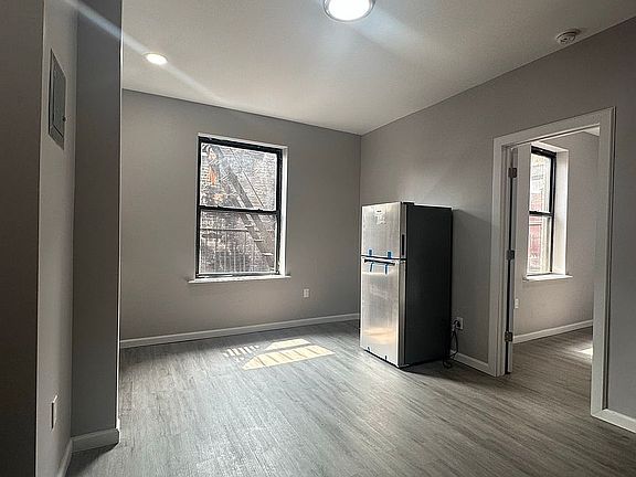 4th image of 545 W 125th St #37A