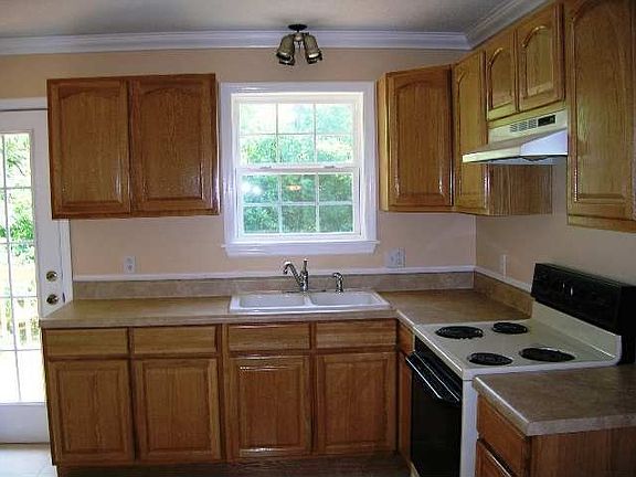 3rd image of 3074 Benton Pike NE