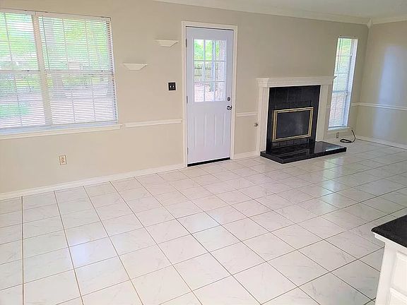 3rd image of 411 Whitehouse Dr