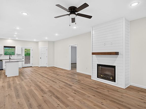 3rd image of 1185 Hunter Ln