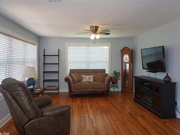 2nd image of 112 E Lauren Ln