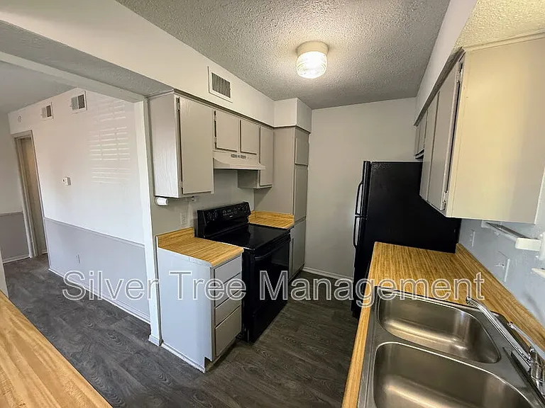 4820 Wellesley Ave #A — Photo 17