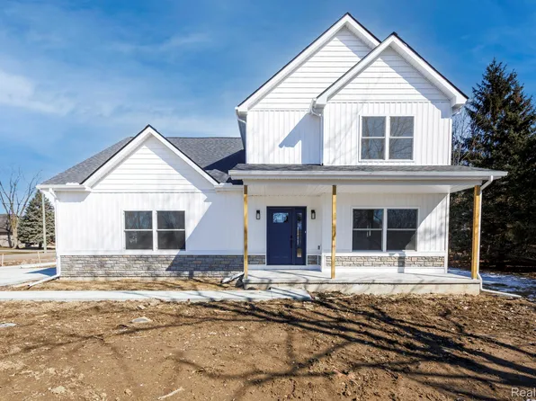 26827 Alma St, Chesterfield, MI 48051