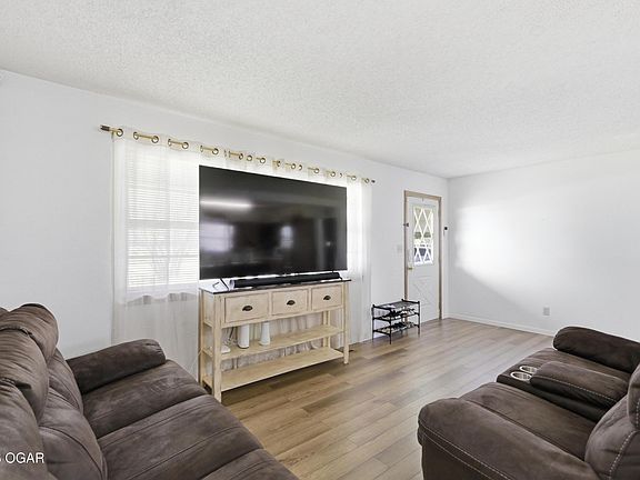 4th image of 12870 Jenner Dr