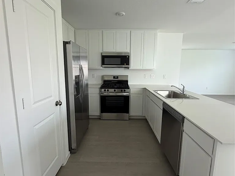 10418 Birds Nest Dr — Photo 3