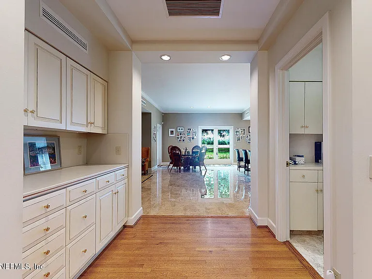7987 Hollyridge Rd — Photo 50