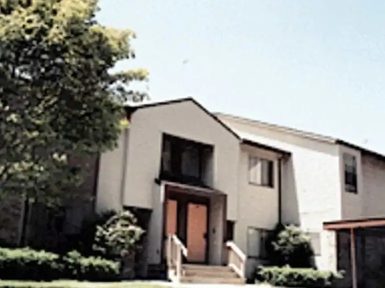 Woodcrest Apartments — Photo 2