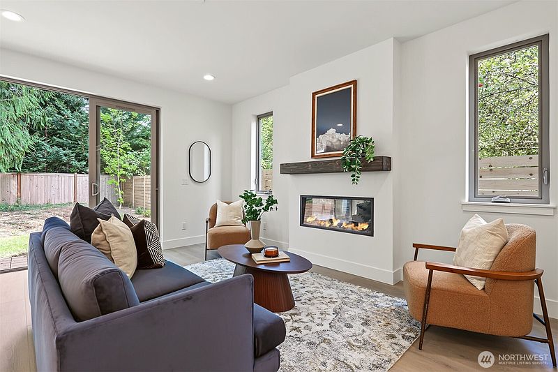 4th image of 11249 108th Avenue NE