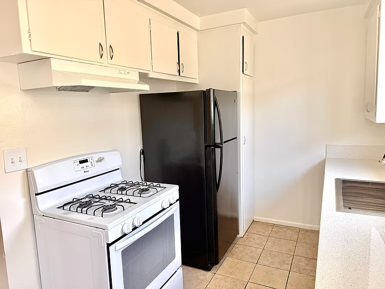 8750 Woodman Ave #21 — Photo 9