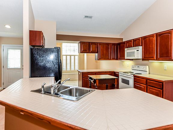 4th image of 1028 Silver Creek Ln