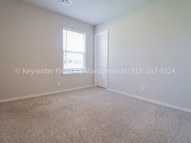 3313 N 23rd West Ave — Photo 11