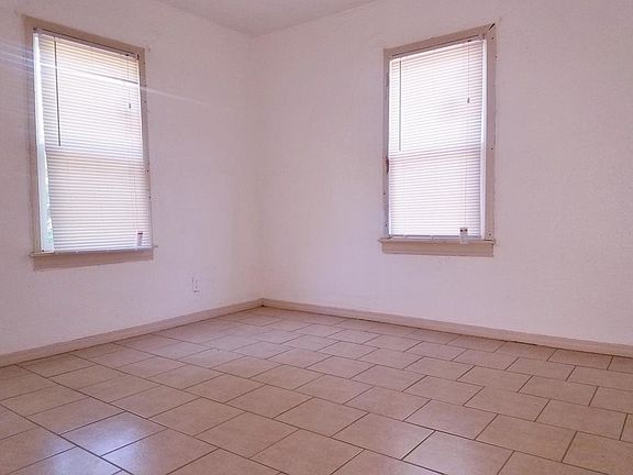 4th image of 925 SW 48th St