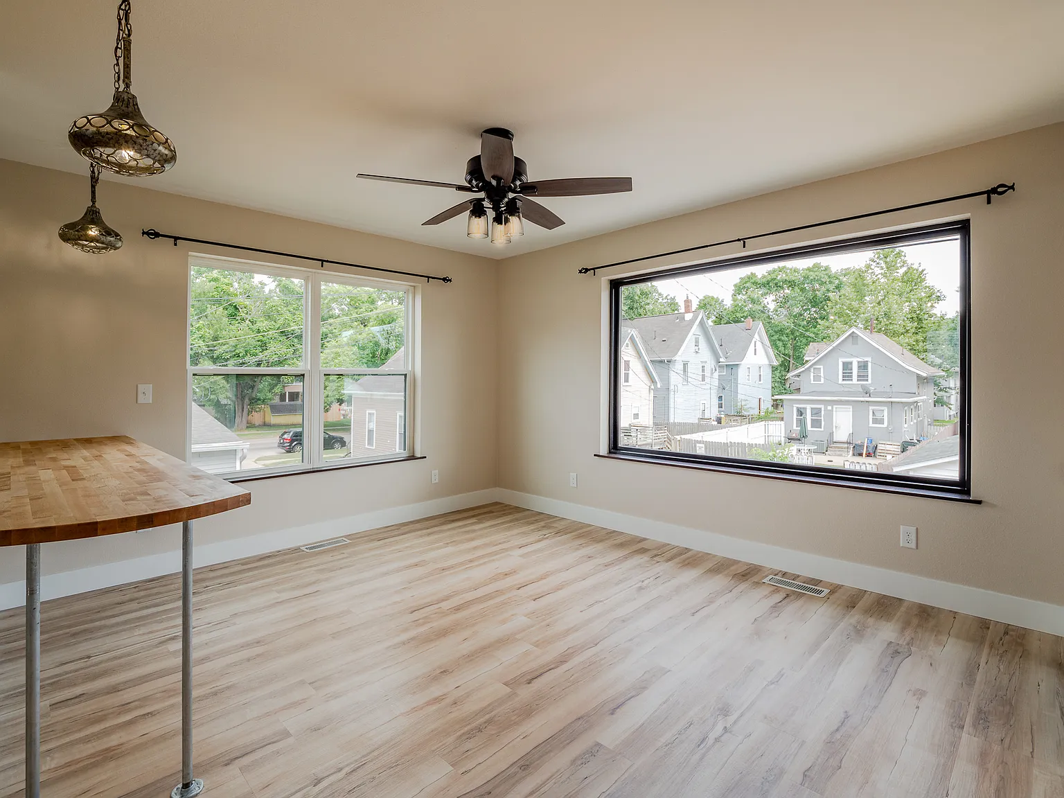 3 bed, $2,045 — Photo 2
