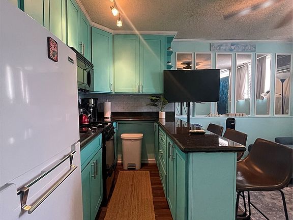 3rd image of 1863 Kaioo Dr #306