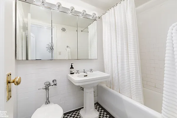 Rented by Brown Harris Stevens | media 25