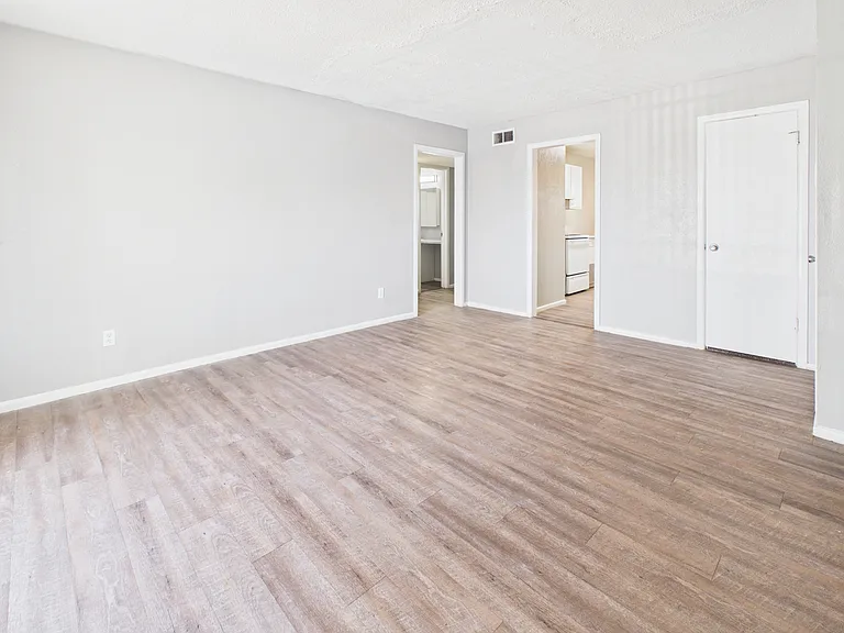 Tanglewood Apartments — Photo 24