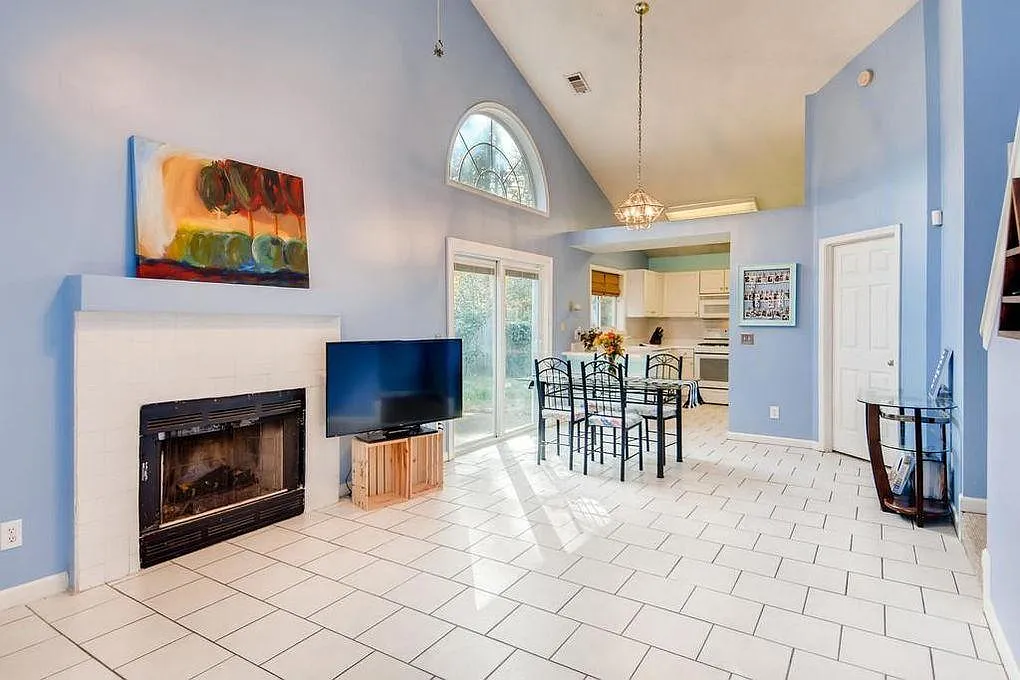 635 Chantress Ct — Photo 2