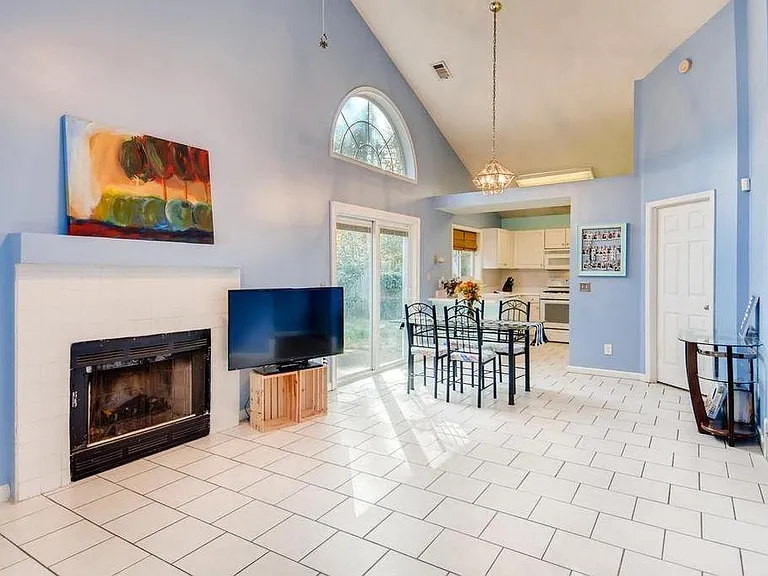 635 Chantress Ct — Photo 2