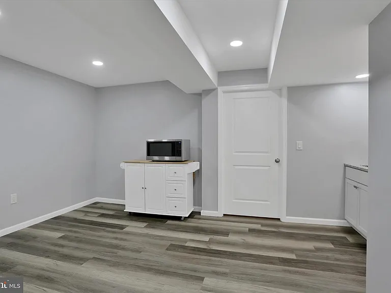 28 Long Bend Dr — Photo 33