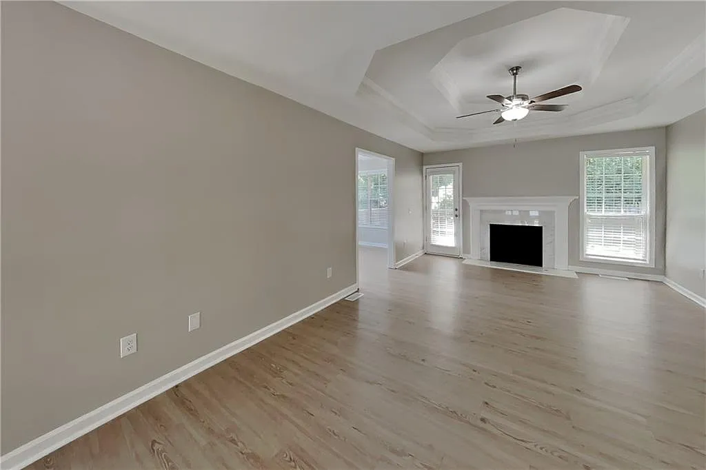 4 bed, 3.0 bath, 3021 sqft, $2,575 — Photo 2