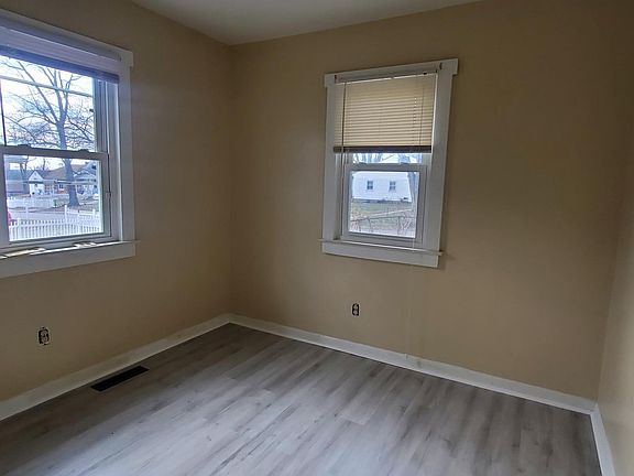 5th image of 2444 Grant Ave