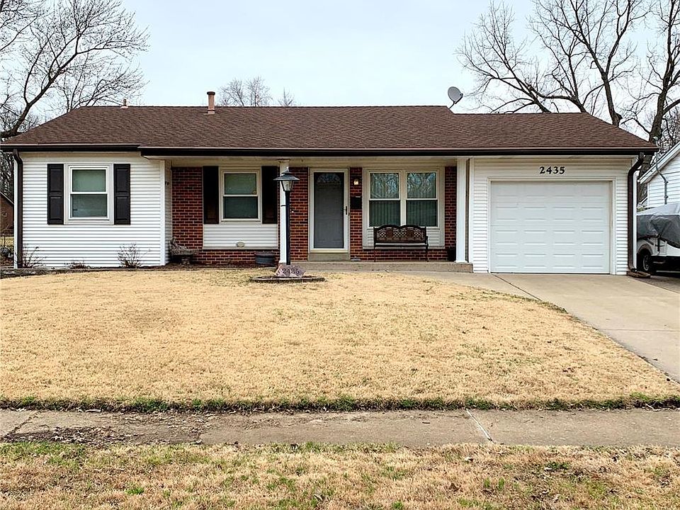 1st image of 2435 Oakwood Manor Dr