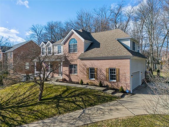 2nd image of 207 Drake Cir