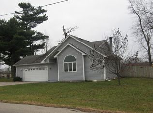 121 E Division St, Braceville, IL 60407