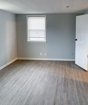 4th image of 903 W Market St #905