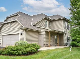 1831 New Port Vista Dr, Grafton, WI 53024