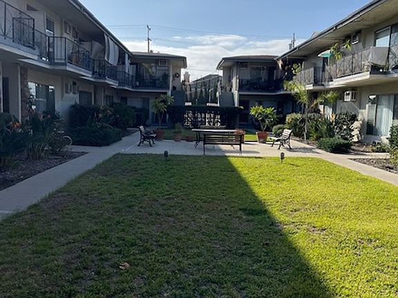 3rd image of 942 Arcadia Ave #13
