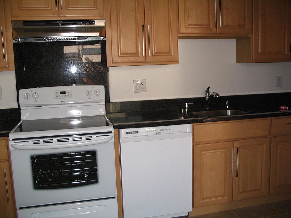Kitchen with granite counter top and maple cabinets, All electric kitchen appliances, Tile floors.