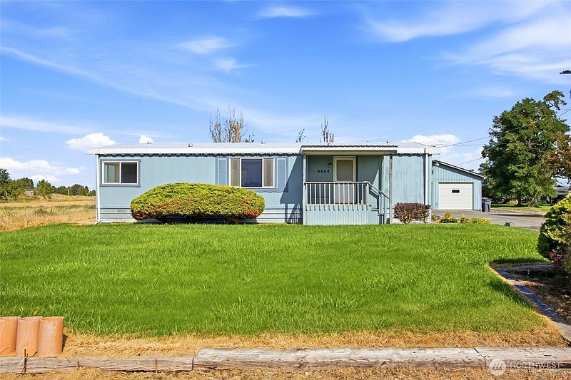 4th image of 9664 NE Maple Drive