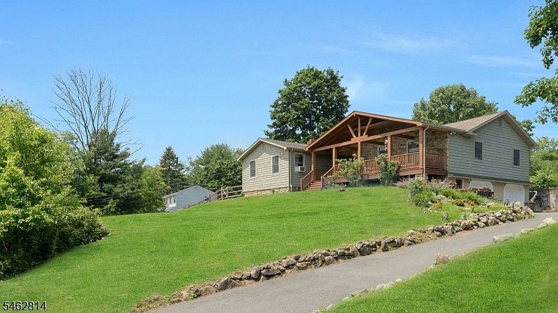 1st image of 4 Northbrae Dr
