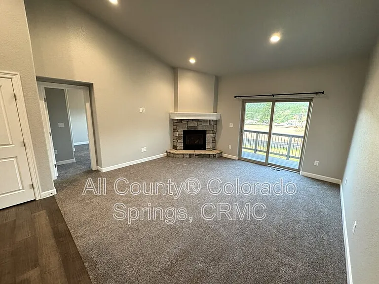 519 Brecken Ct — Photo 4