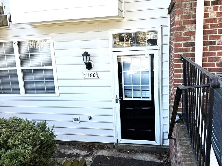 1160 Wickford Ct #10F — Photo 2