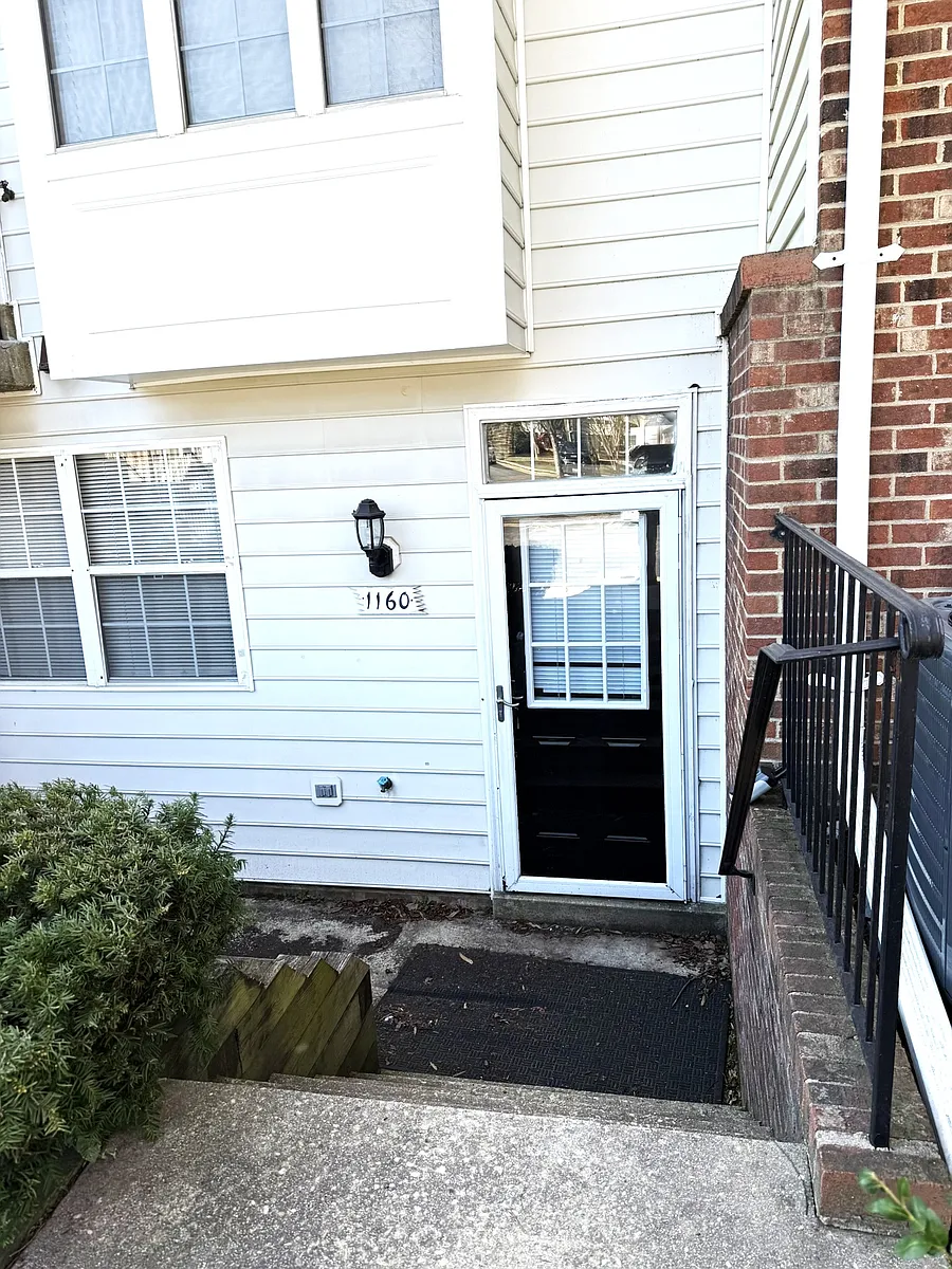 Building Photo - 1160 Wickford Ct #10F
