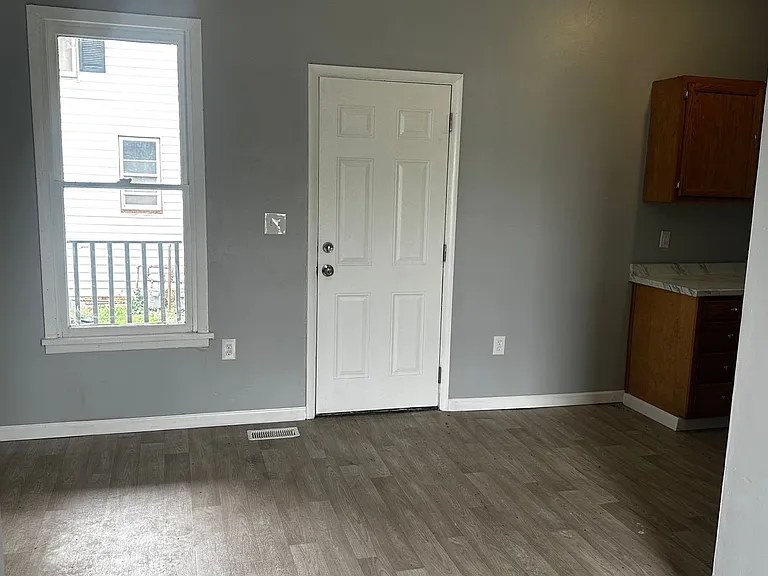 8113 Platt Ave — Photo 4